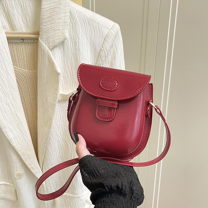 Retro Oil Wax Leather Saddle Bag For Women Elegant Flap Buckle Handbag Adjustable Strap Crossbody Bag Casual Daily Tote