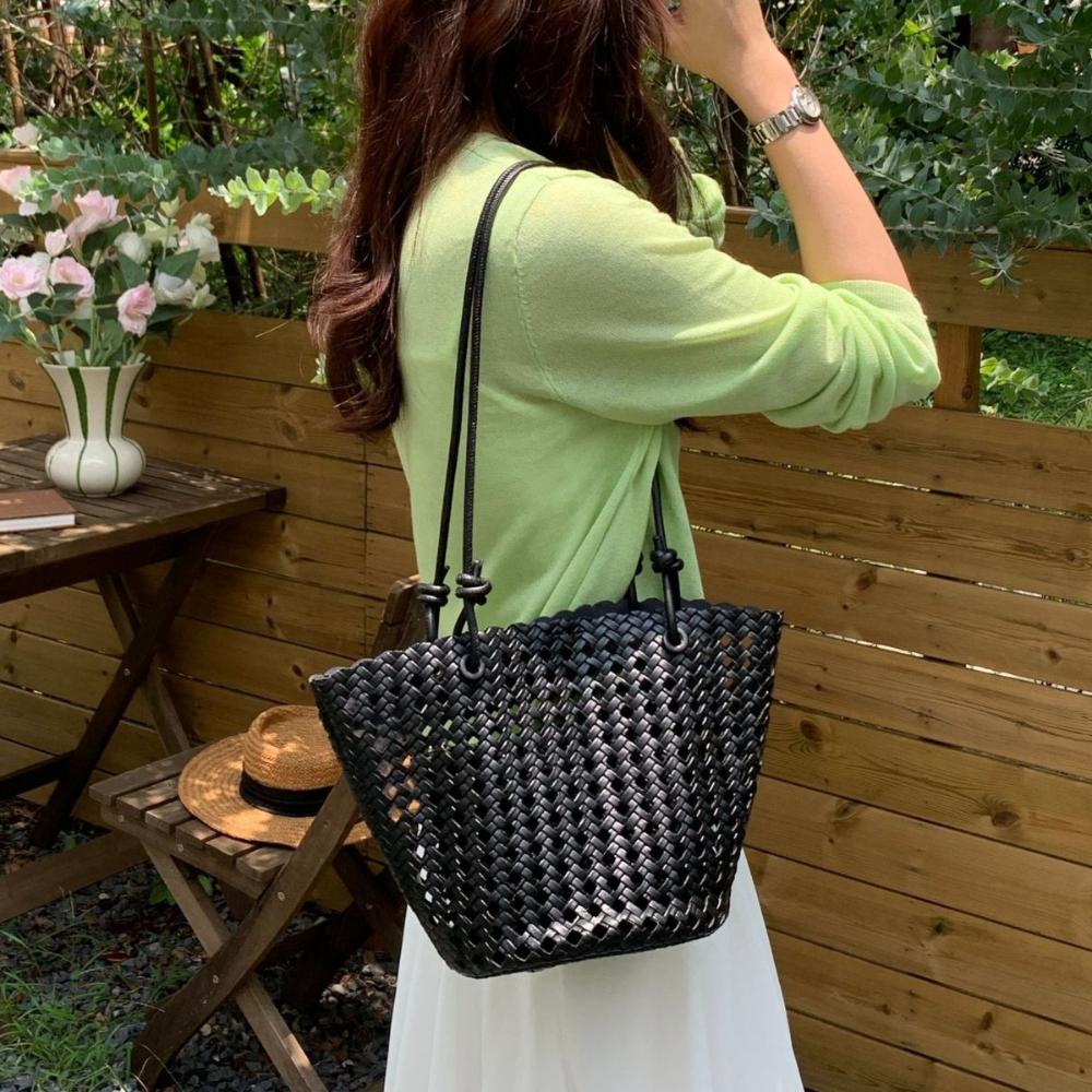 Trendy Versatile Hollow-out Woven Bag Soft Leather Vegetable Basket Bag Handheld Single Shoulder Bucket Bag