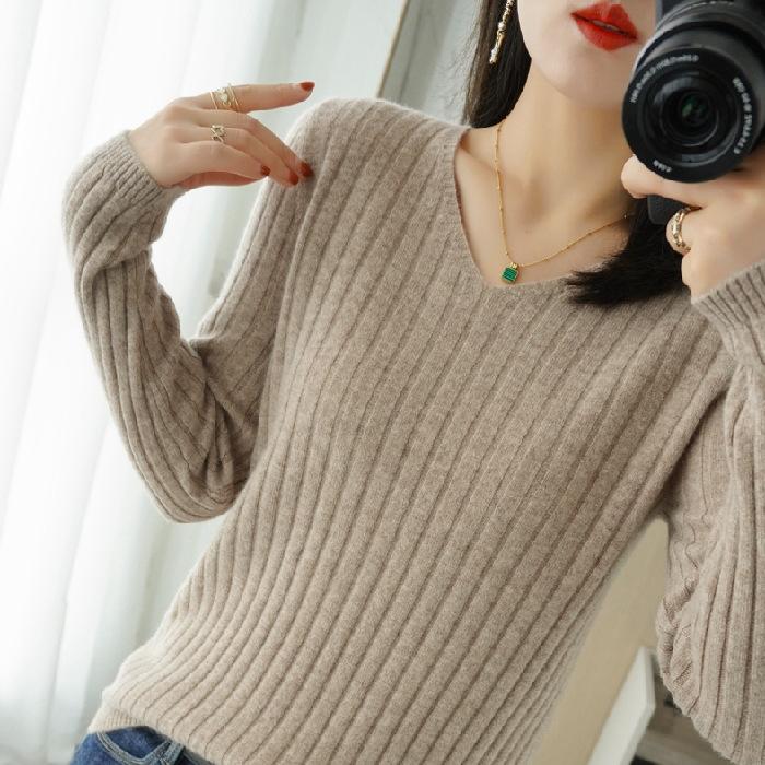 DAFIFY Women's Fashion Casual Fall Winter Solid Color Print Long Sleeve V-Neck Sweaters