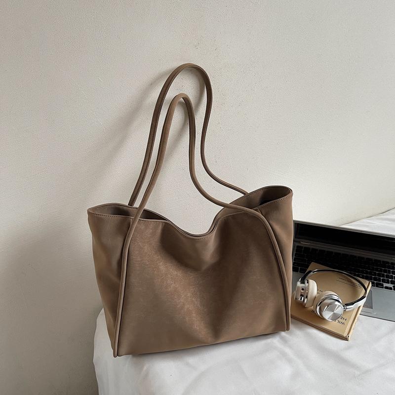 

Retro tote bag women s large-capacity new autumn simple shoulder bag high-value work commuter bag
