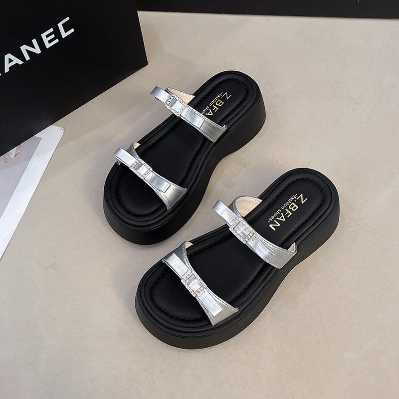 

Тапочки с серебряным бантом, женская верхняя одежда, лето 2025, новые, в стиле феи, на толстой подошве, одно слово, повседневные, классные тапочки, обувь 40 серебряный