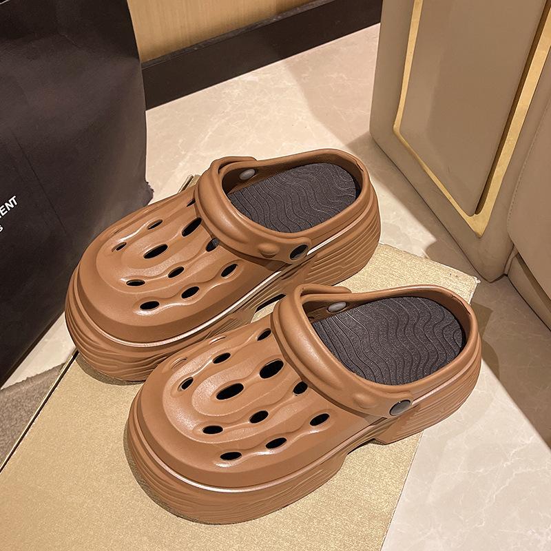 

2025 дырявые туфли новые домашние женские классные тапочки baotou модные садовые туфли на платформе с увеличенной высотой 40-41 коричневый