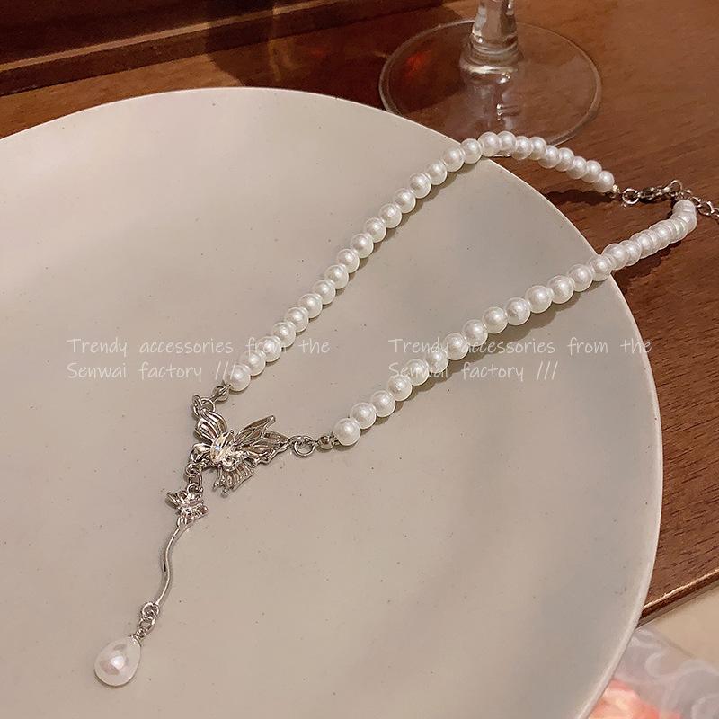 Three-dimensional Butterfly Fringed Pearl Necklace Female Sweet Cool Style Hot Girl Collarbone Chain Accessories