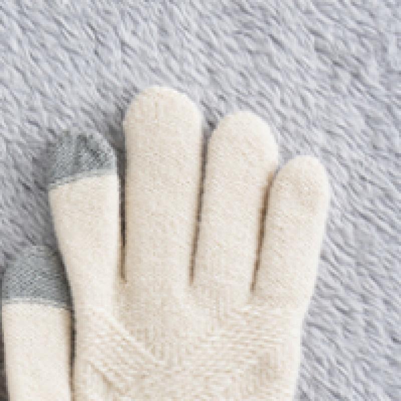 Daiso Oblique Pattern Knitted Gloves Ivory