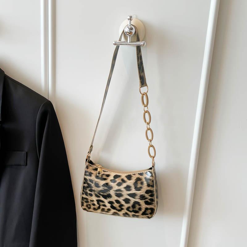 Niche design bags are popular in autumn, new fashion shoulder underarm bags, trendy fashion leopard print handheld women's bags