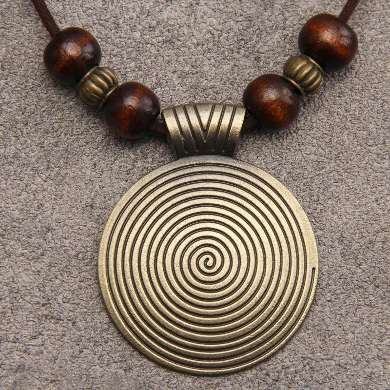 1 pezzo Collana con Pendente in Lega a Forma Geometrica e Perle di Legno Filettate per Donna, Catena Vintage per Maglione