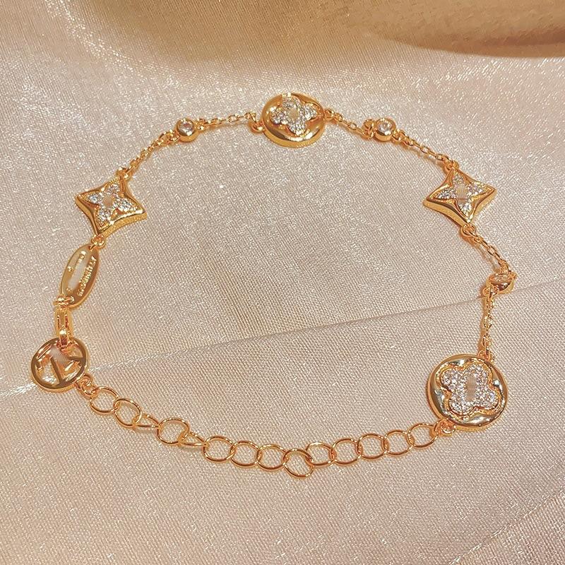 Versatile Four-Leaf Clover Bracelet for Women, Luxury Niche Style with High-End Appeal