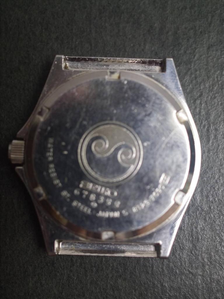 SEIKO Chronos Quartz Watch 1986 3-Hand Day-Date 8123-7090, Men's, Model, (AE756)