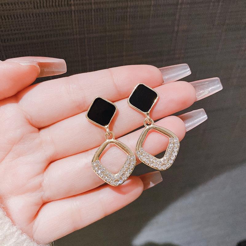 Korean Geometric Rhombus Stud Earrings for Women Gold Color Crystal Temperament Earring 2025 New Fashion Jewelry Accessories