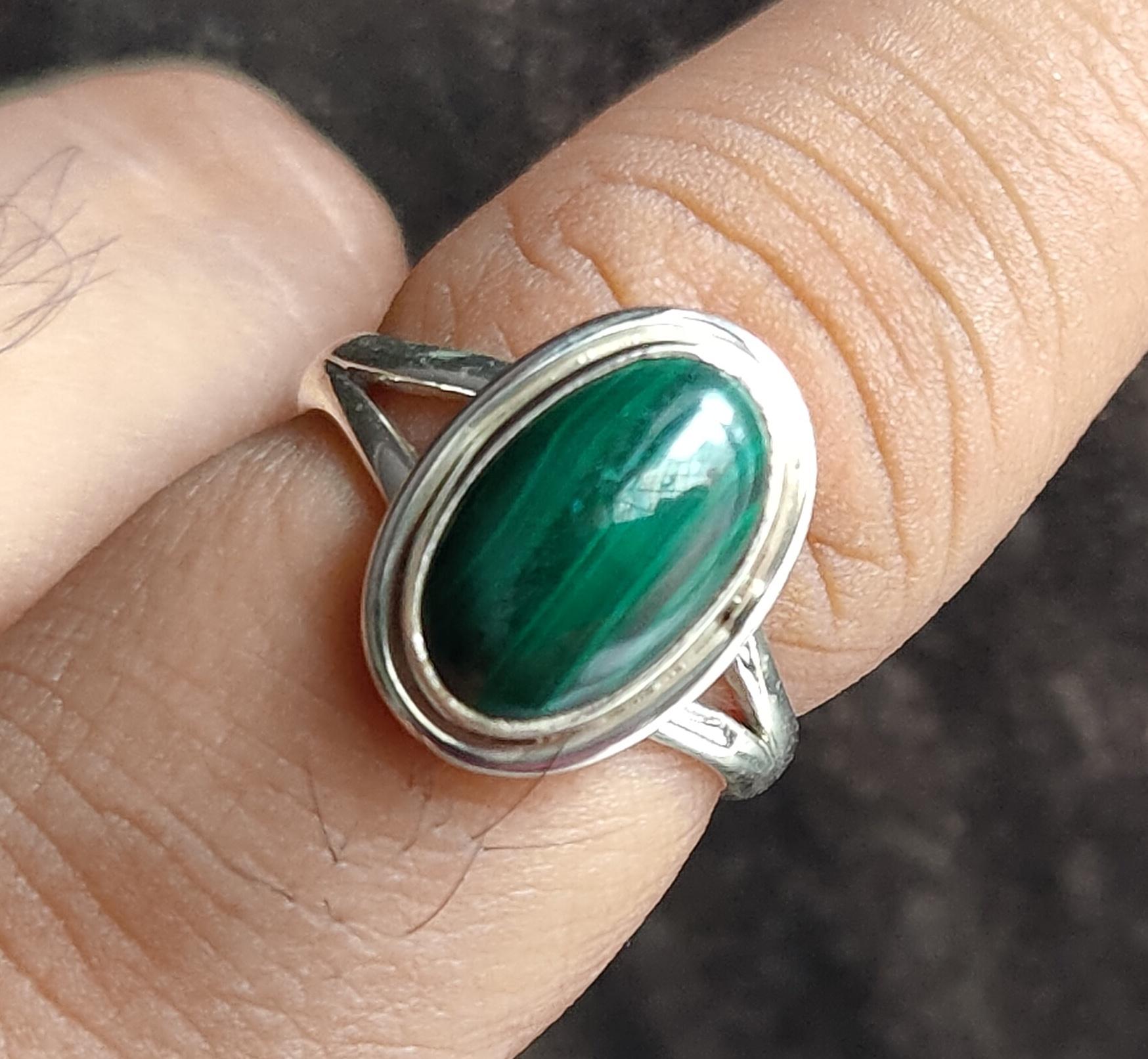 

Кольцо с зеленым малахитом, эффектное кольцо, стерлинговое серебро 925 пробы, украшения ручной работы, кольцо в стиле бохо, подарок для нее, женское кольцо 4.5