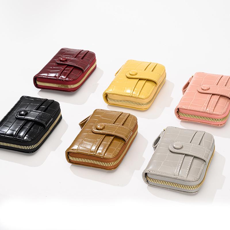 2024 Women's Crocodile Pattern Card Holder: Compact Accordion Wallet with Multi-Card Slots and Zipper