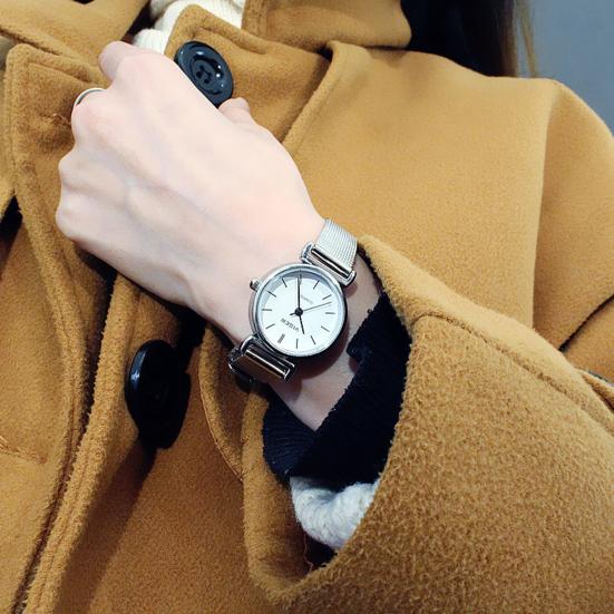 Dame Kvartsverk Klokke Sirkulær Skive Armbåndsur med Legeringsreim Damer Retro Analog Klokke for Hverdagslig Bruk Arbeid Dato