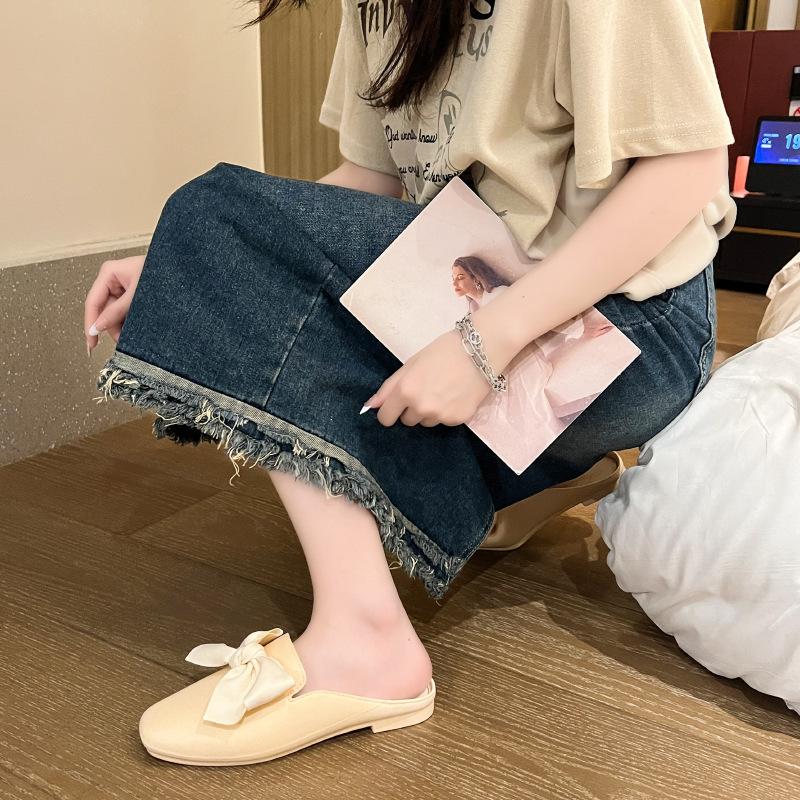 Modne półkapcie Baotou dla kobiet Lato 2024 Nowy styl koreański Kwadratowy nosek Płaska podeszwa Leniwe kapcie Muller Kobieta Buty codzienne Zapatos