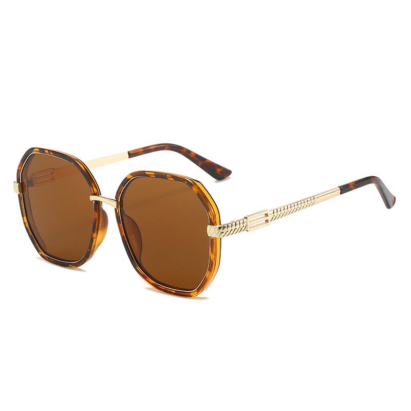 New ins street photography outdoor fashion trend styling sunglasses, versatile UV-proof sunglasses