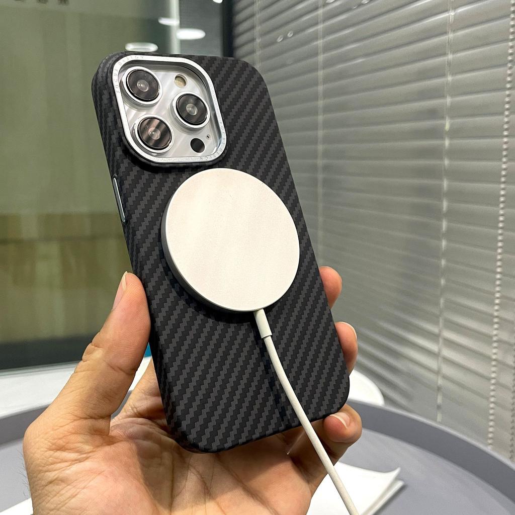 For IPhone16 Carbon Fiber Magnetic Phone Case for Apple 15pro Hardware Button Mobile Phone Protective Cover Anti-fingerprint