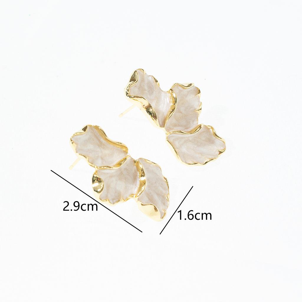 Metal Flower Cream Stud Earrings for Women Fashion Gold Color Plating Irregular Post Earrings Heavy Design Statement Earring