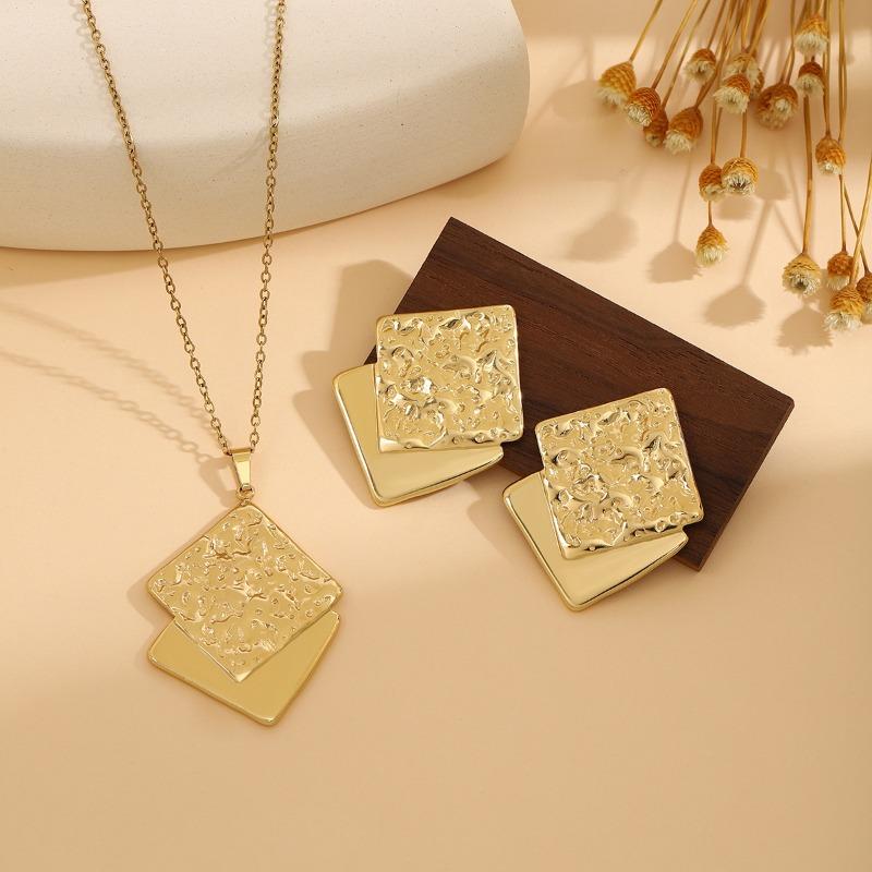 European and American Exquisite Irregular Luxury Creative Polygonal Geometric Leaf Texture Flower Love Earrings Necklace Set