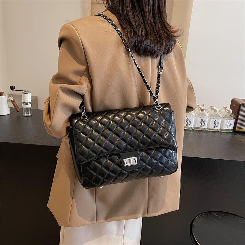 Large Capacity Small Fragrant Style Shoulder Bag Women's Autumn and Winter 2025 New Fashion Versatile Chain Messenger Bag