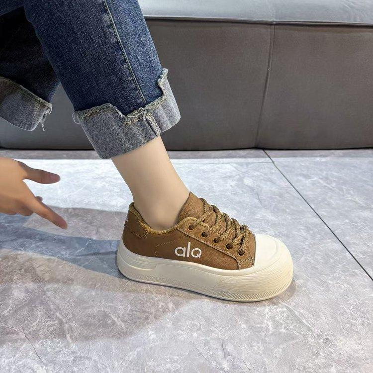 

Small height increase thick-soled muffin women s shoes 2025 autumn and winter new versatile soft-soled casual board shoes soft leather single shoes 35