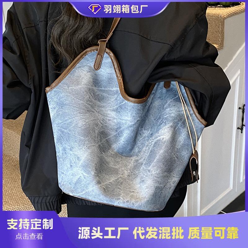 Simple large-capacity bag women's new fashion versatile casual shoulder bag commuter tote bag