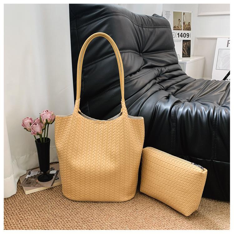Woven Bucket Bag For Women, Large-capacity Shoulder Bag, Commuting, Versatile, Japanese And Korean Style, Casual And High-end