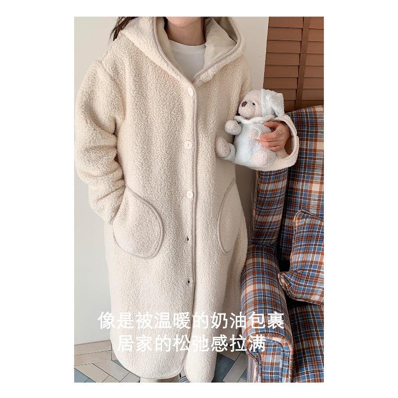 1 New lamb wool loungewear in autumn and winter, large nightgown, loose and thickened, warm and healing, can be worn outside with a hat.
