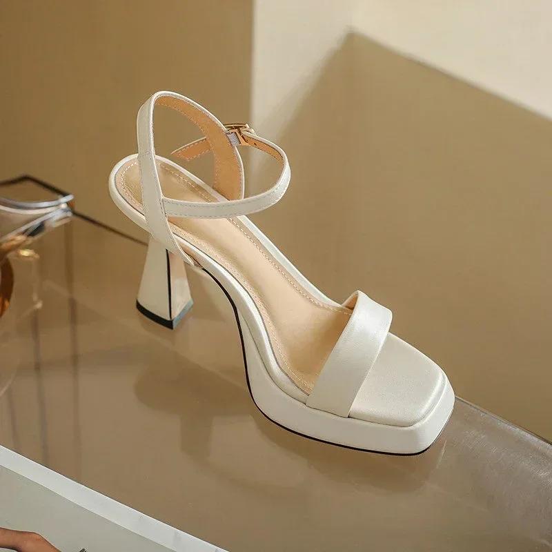 Fashion Thick Soled Women Shoe 2025 New Summer One Line Fashion High Heels Waterproof Platform Sandals Zapatos Sandalias De Mujer