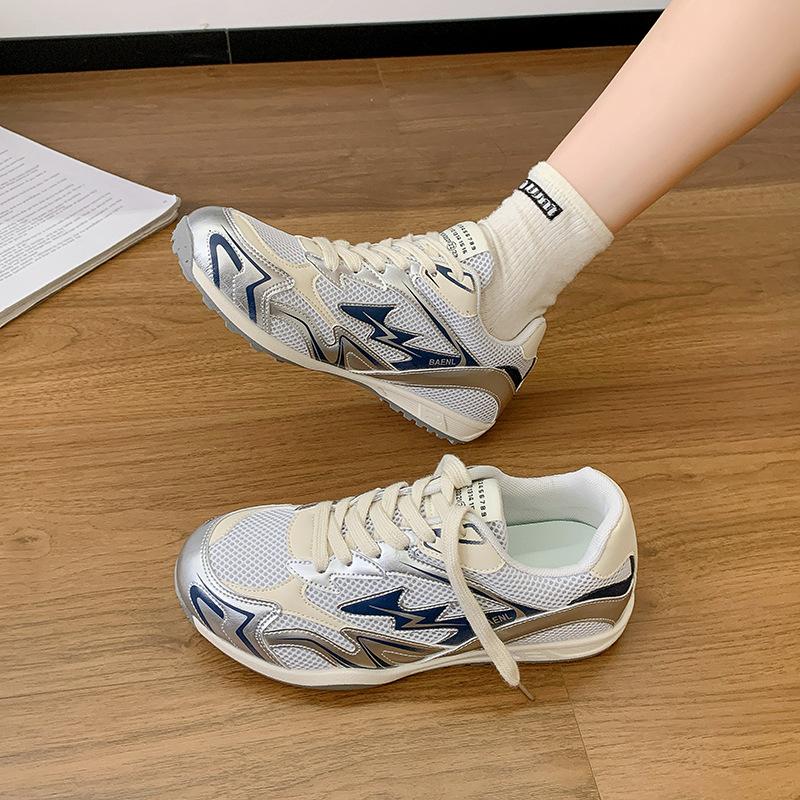 It's So Easy To Wear + Korean Version Ins Super Fire Breathable Mesh German Training Shoes Women's 2025 New Color Matching Inner Height Increase Fo