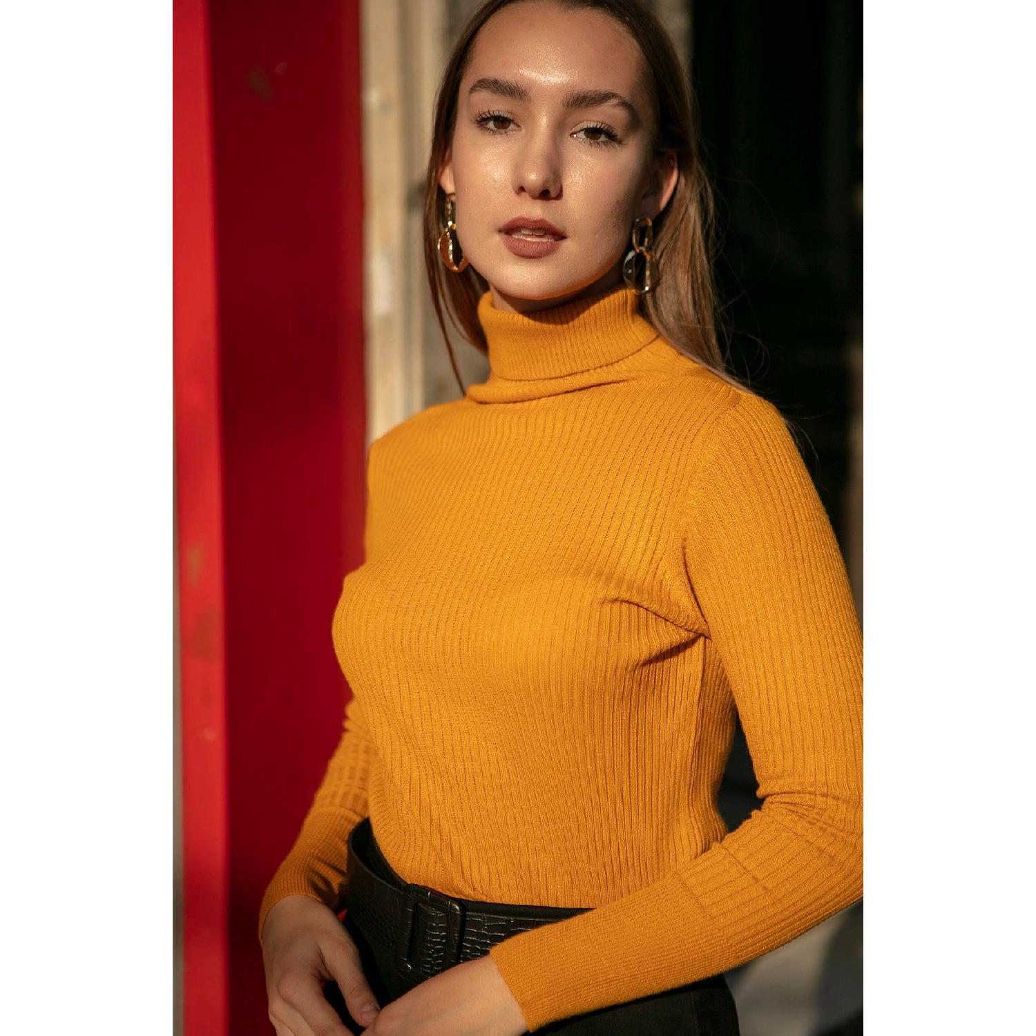 

Женский вельветовый трикотажный свитер с высоким воротником Y20w110-44500 44 экрю