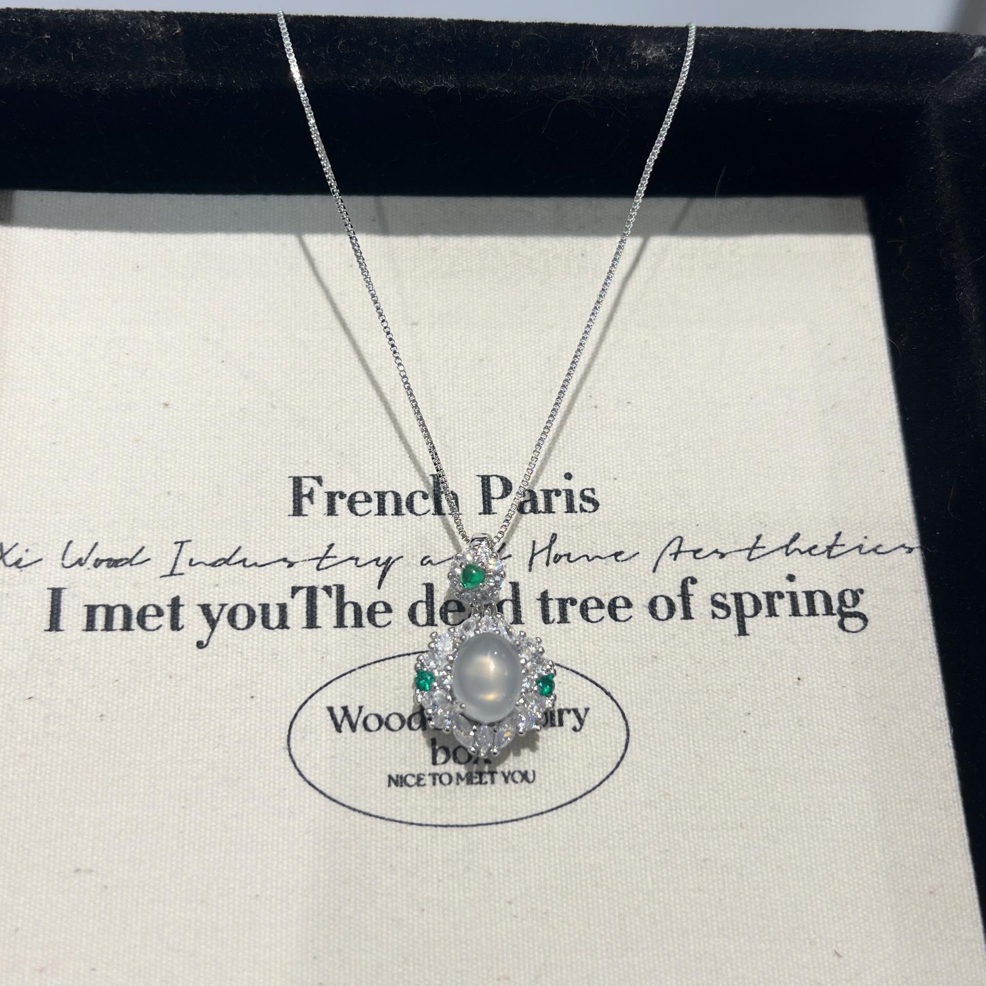 New Chinese-style ice chalcedony necklace for women, palace-style jade green stone inlay, light luxury national-style agate pendant collarbone chain Green Jade Ice Crystal Ne