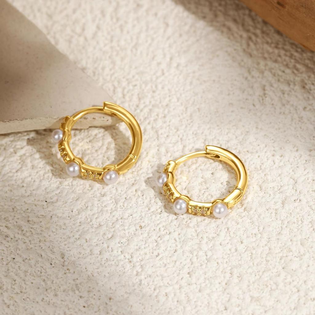 Elegant Imitation Pearl Shiny Zircon Gold Color Mini Hoop Earrings Gold Plated Charm Huggies Jewelry Daily Wear Gift for Women