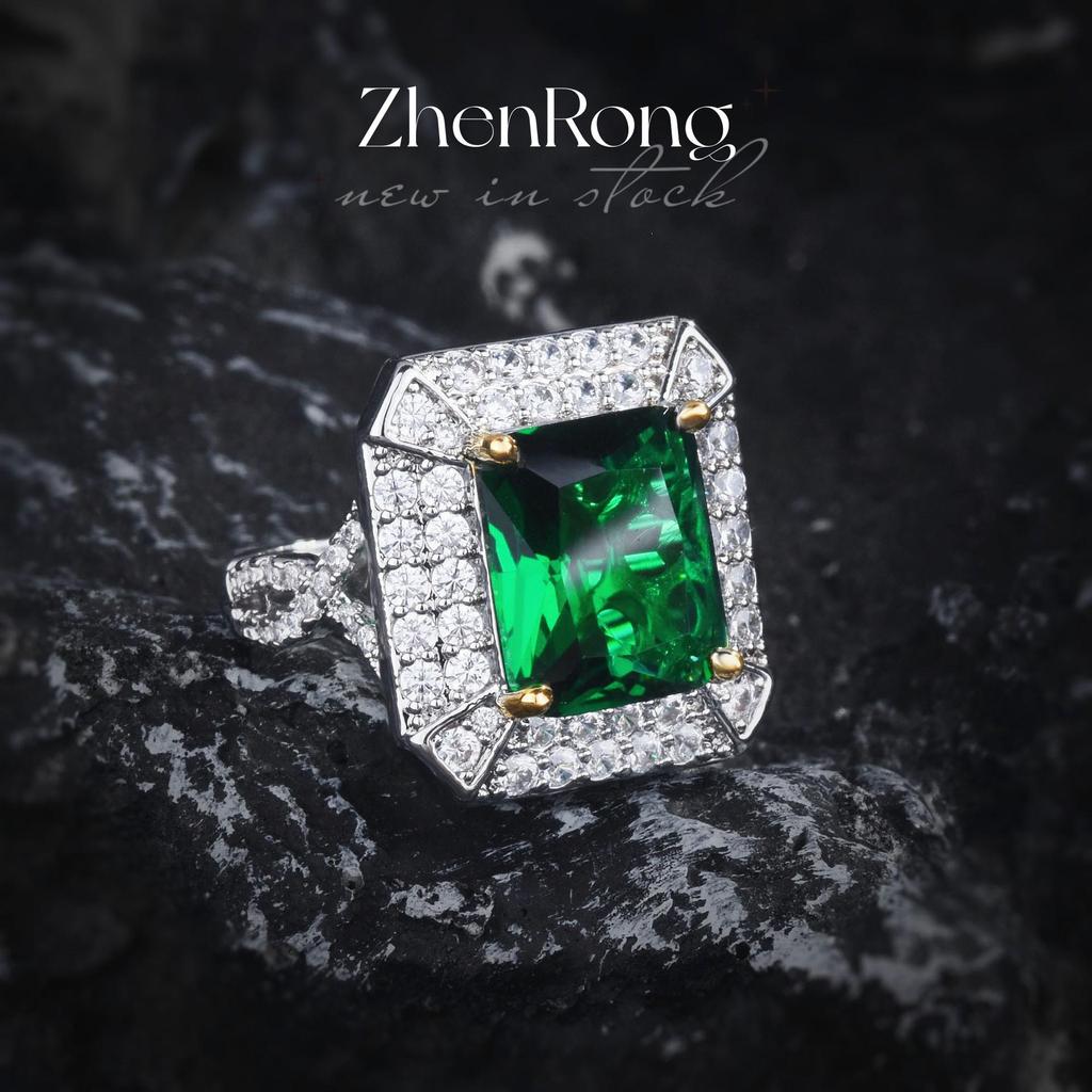 Pierścionek z symulowanym szmaragdem i zielonym diamentem w szlifie princess w dwukolorowym złotym ustawieniu