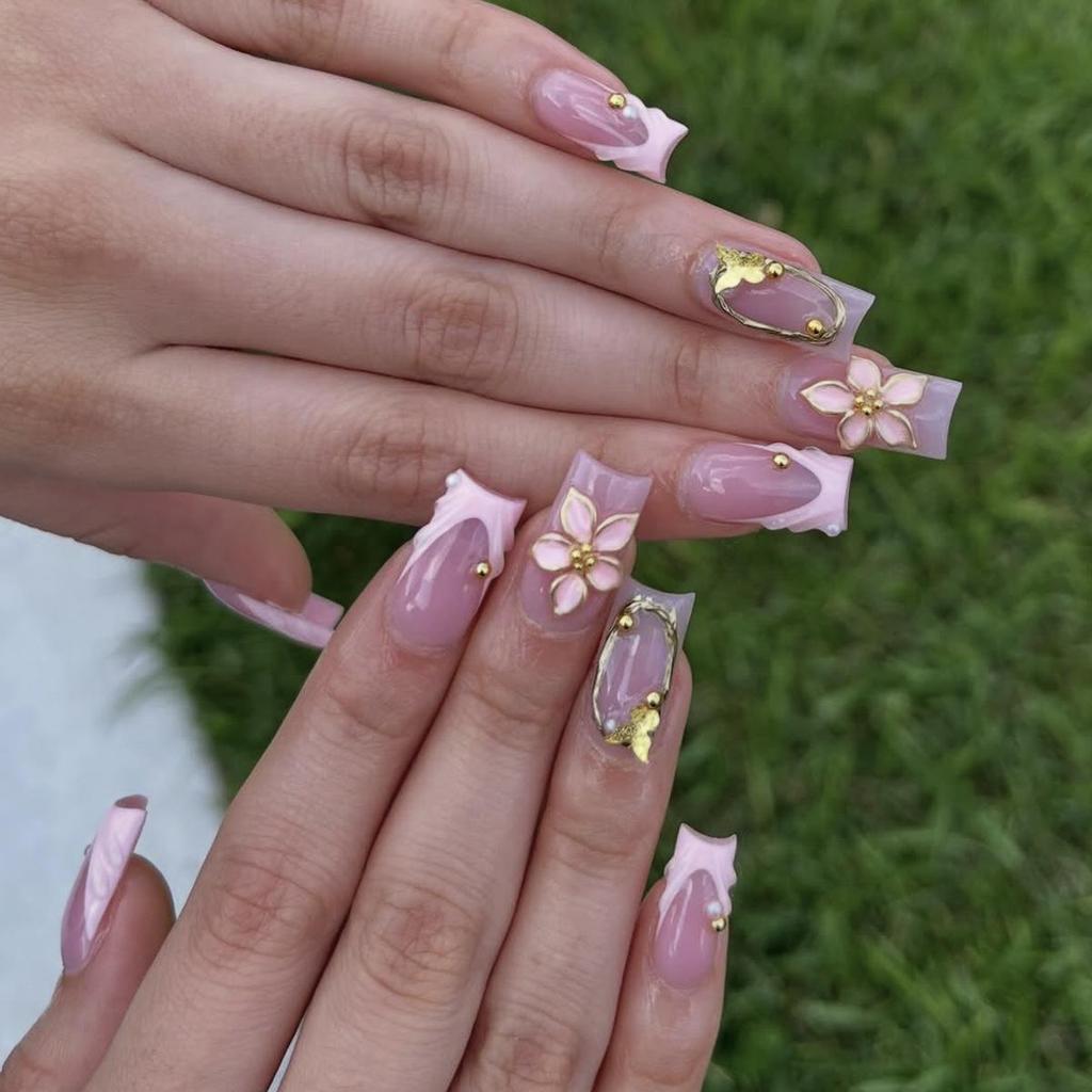 European and American Press-On Nails with Rhinestone Floral Design - Medium Length, Contrasting Colors