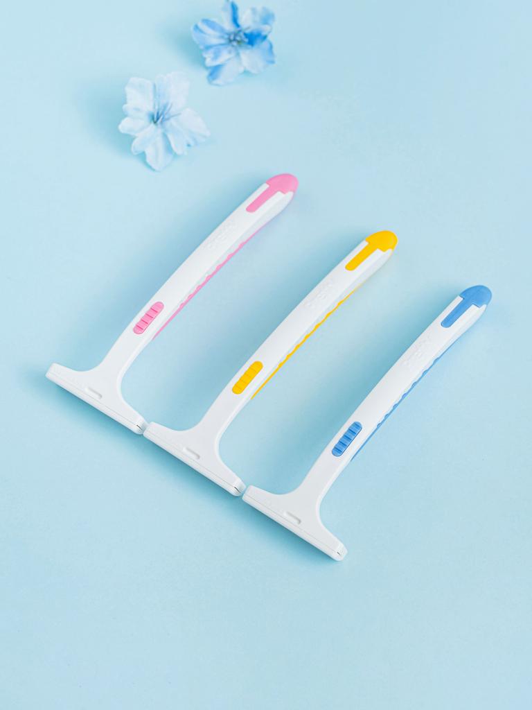 KAI Pretty T-Type Facial Razor (3-Pack)