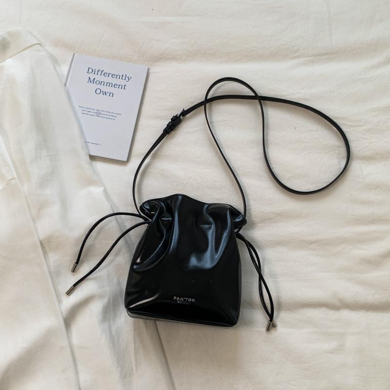 

Women s Silver Mini PU Leather Drawstring Bucket Bag Daily Casual Shoulder Crossbody Bags 2026 New Trend Handbags and Purses 20cmx16cmx5cm чёрный