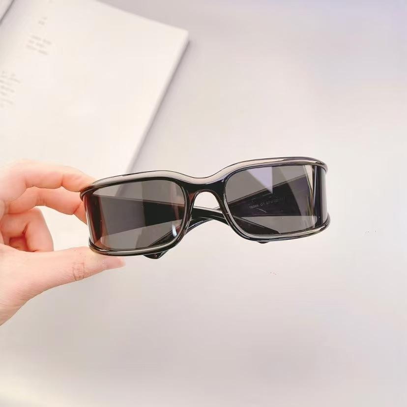 

Fashionable Punk Y2K Stylish ladies Sunglasses Outdoor Activity Bicycling Cool Sun Glasses Mountaineering Hiking Sunglass Male