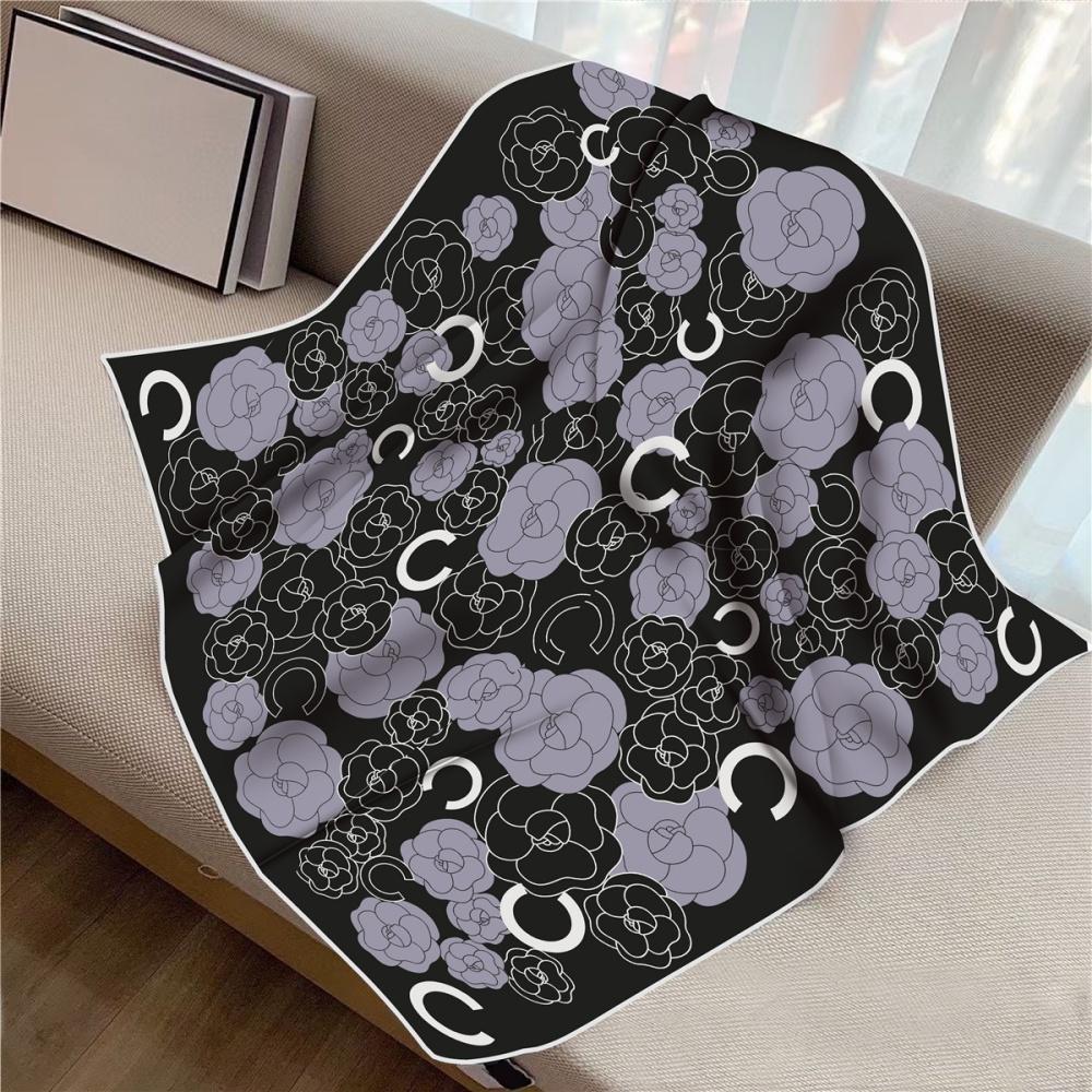 New Design Letters Flowers Printed Twill Silk Scarf Square Scarves Lady Wraps Kerchief Woman Neck Shawl Wraps Echarpes 90Cm
