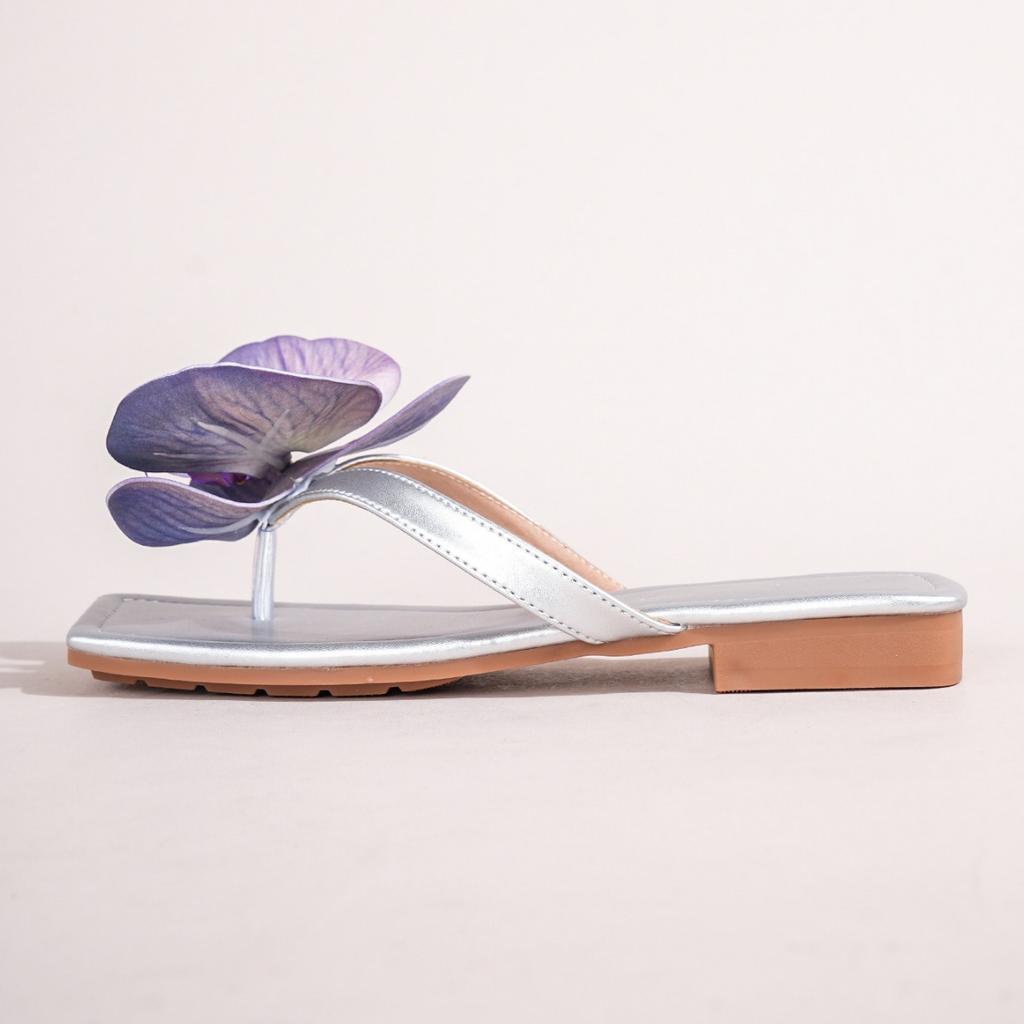 New Luxury Women's Slippers Summer Flower Decoration Trendy Versatile Casual Sandals Flat Bottom Square Head Outdoor Slippers