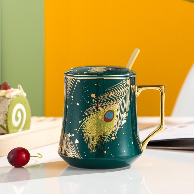 Luxury Peacock Feather Ceramic Mug Spoon With Cover Coffee Cup New Year Mugs Cups and Mugs Drinkware Mug for Tea Original Beer