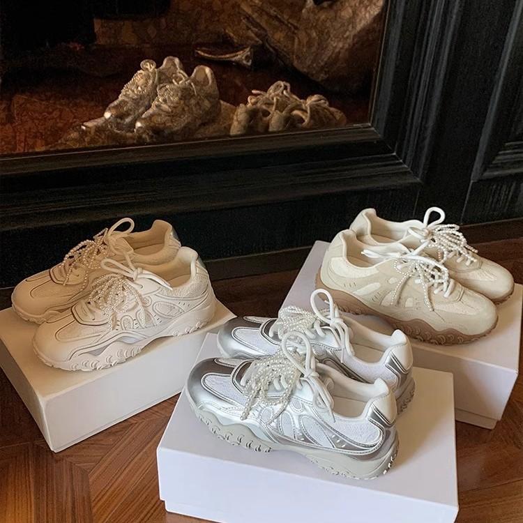 [FanGui] The Inner Height of the Crescent Moon Sole Increases Lace Pearl Casual Moral Training Shoes Women's Forrest Gump Shoes Fashion