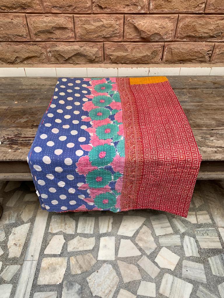 Vintage Kantha Quilt: Handgefertigte Wendbare Baumwoll-Überwurfdecke
