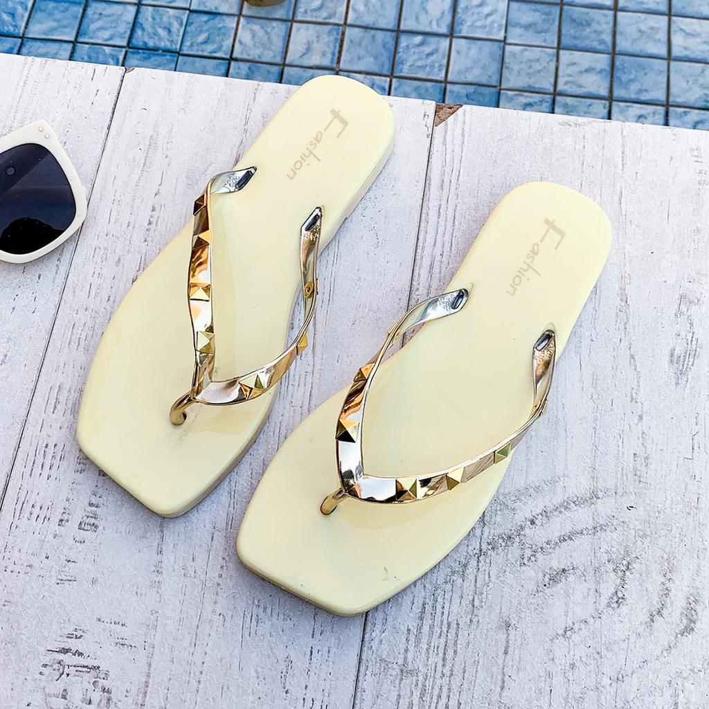 Fashion 2025 Flip-flops Women's Summer Slippers Women's Flat Shoes Outer Wear Fashion Clip-on Soft Bottom Beach Sandals and Slippers