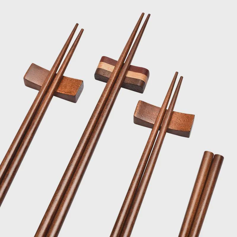Japanische Essstäbchen aus Holz mit Gravur – ideal für Zuhause und Hotels, perfekt zum Kochen und für Sushi.