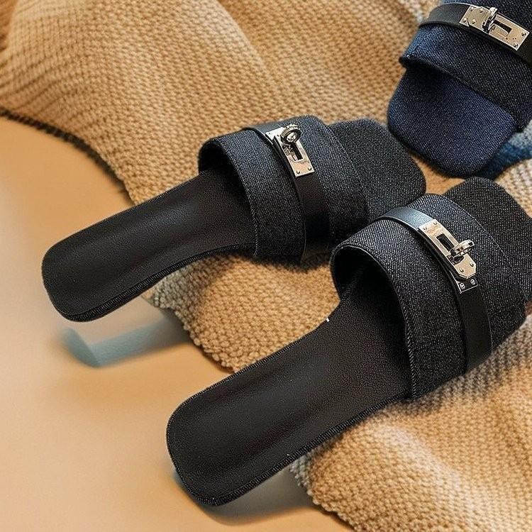 

Французские маленькие ароматные тапочки женские летние модные 2025 новые летние на плоской подошве с юбкой приморские пляжные сандалии 40 чёрный