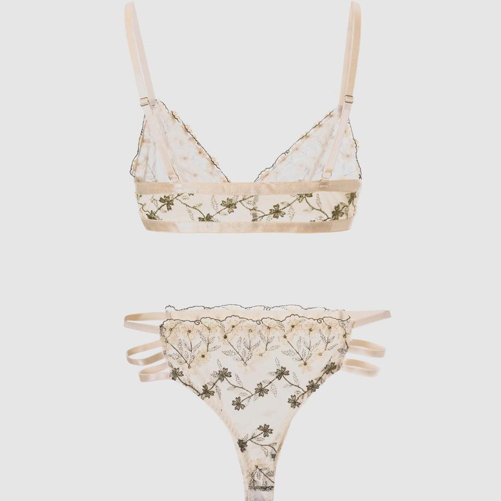 Set Reggiseno e Perizoma con Ricamo Frontale in Rete di Pizzo Internazionale