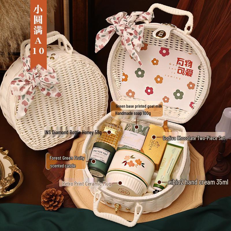 Bridal Party Souvenir: Heytea Cup for Bridesmaids and Groomsmen