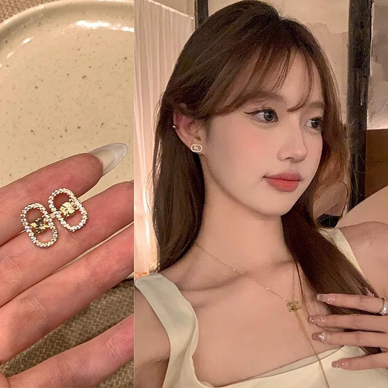 Exquisite Cubic Zirconia Arc De Triomphe Ear Clips: 2024 Hot-Selling Light Luxury Earrings for Women Without Ear Holes.