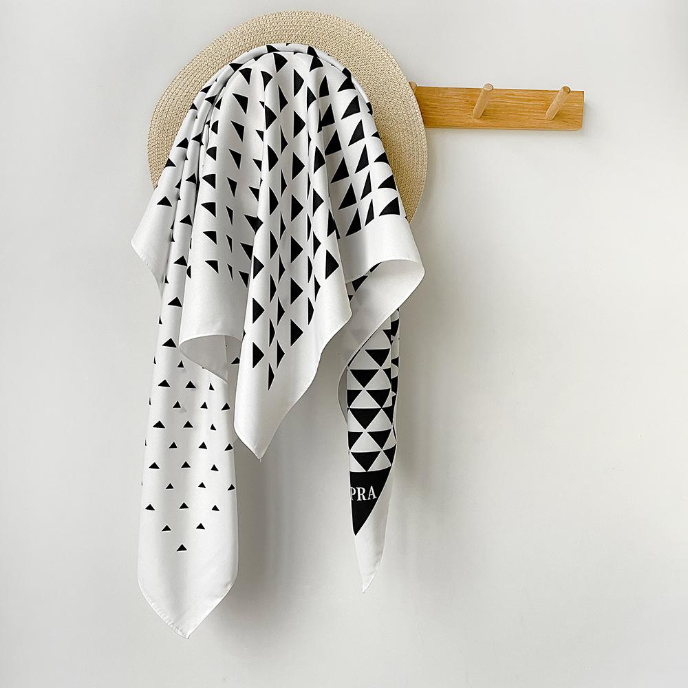 Nový tištěný hedvábný šátek čtvercový šátek černobílý jednoduchý čtvercový šátek dámský šátek na ochranu před sluncem