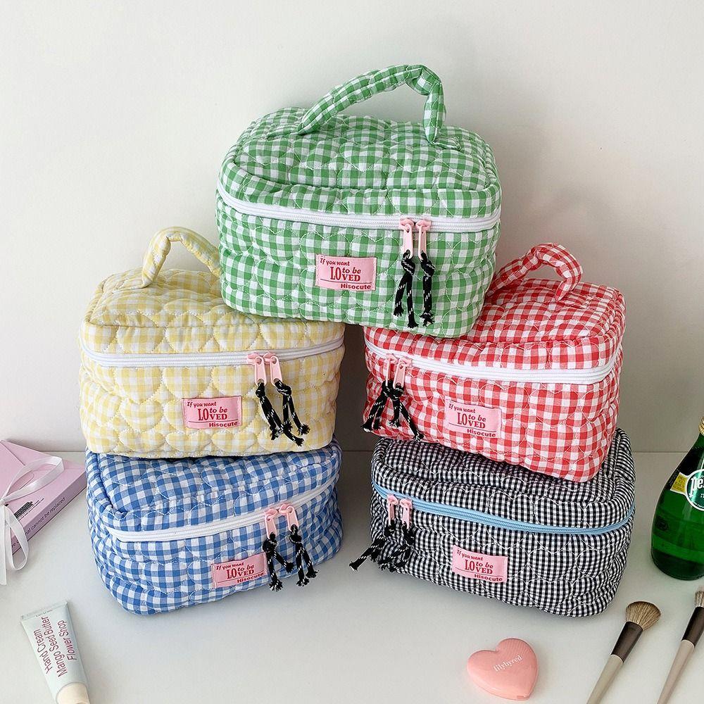 Portable Fresh Grid Makeup Bag Quilted Love Design Handheld Skincare Storage Bag Toiletries Bag Travel