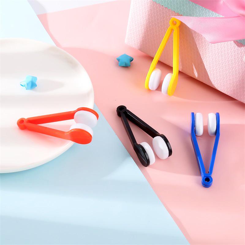 Multifunctional Portable Eyeglass Cleaner Clip